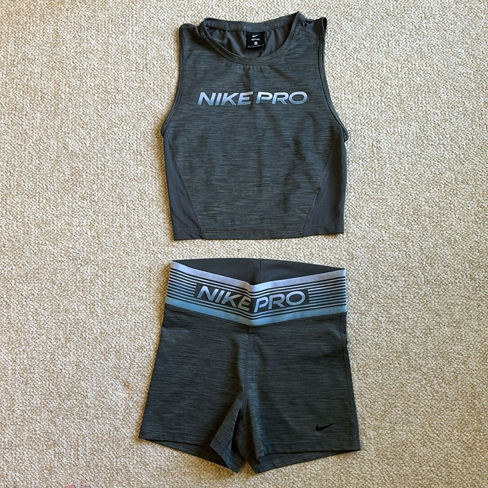 Nike Pro Athletic Set Gray Top Size Xtra Small Biker Shorts Size Small
